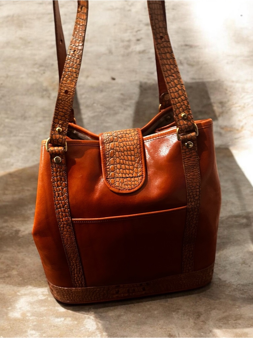 Brahmin Cognac Brown Leather Shoulder Bag with Croc-Emboss Trim - Picture 6 of 6